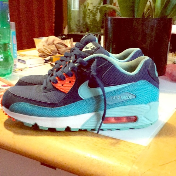 Nike Shoes - Nike Air Max 90